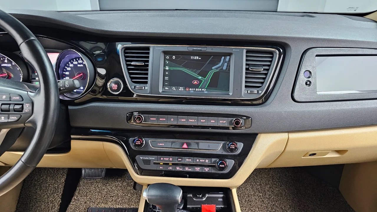 Kia Carnival — miniaturë 14
