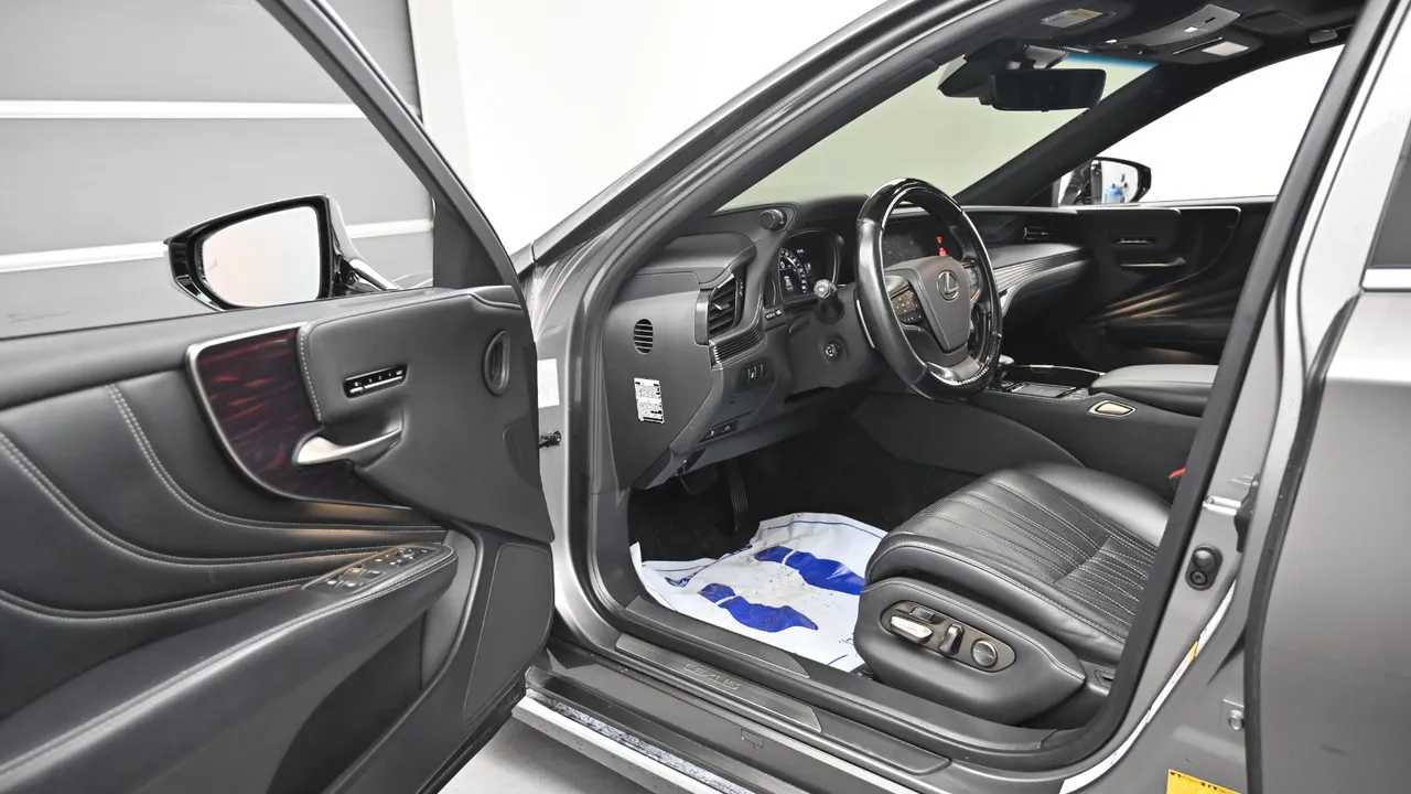 Lexus LS — miniaturë 11