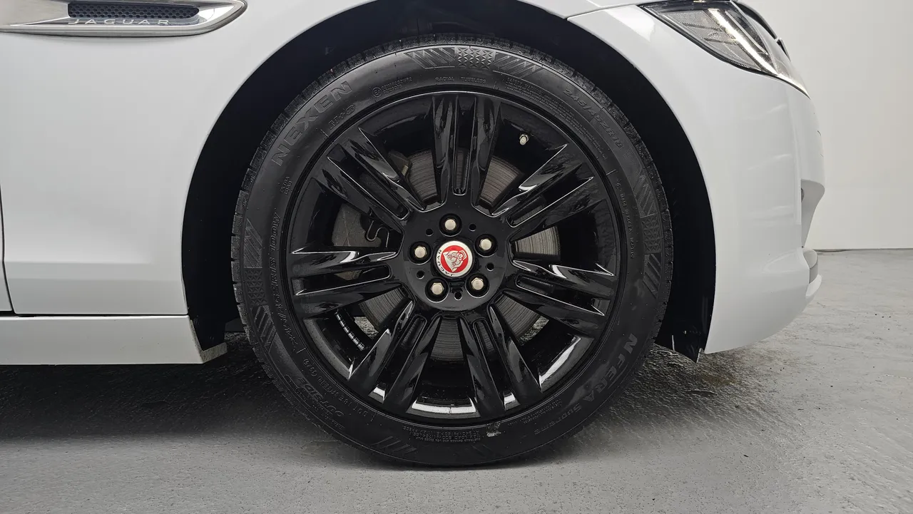 Jaguar XF — miniaturë 5