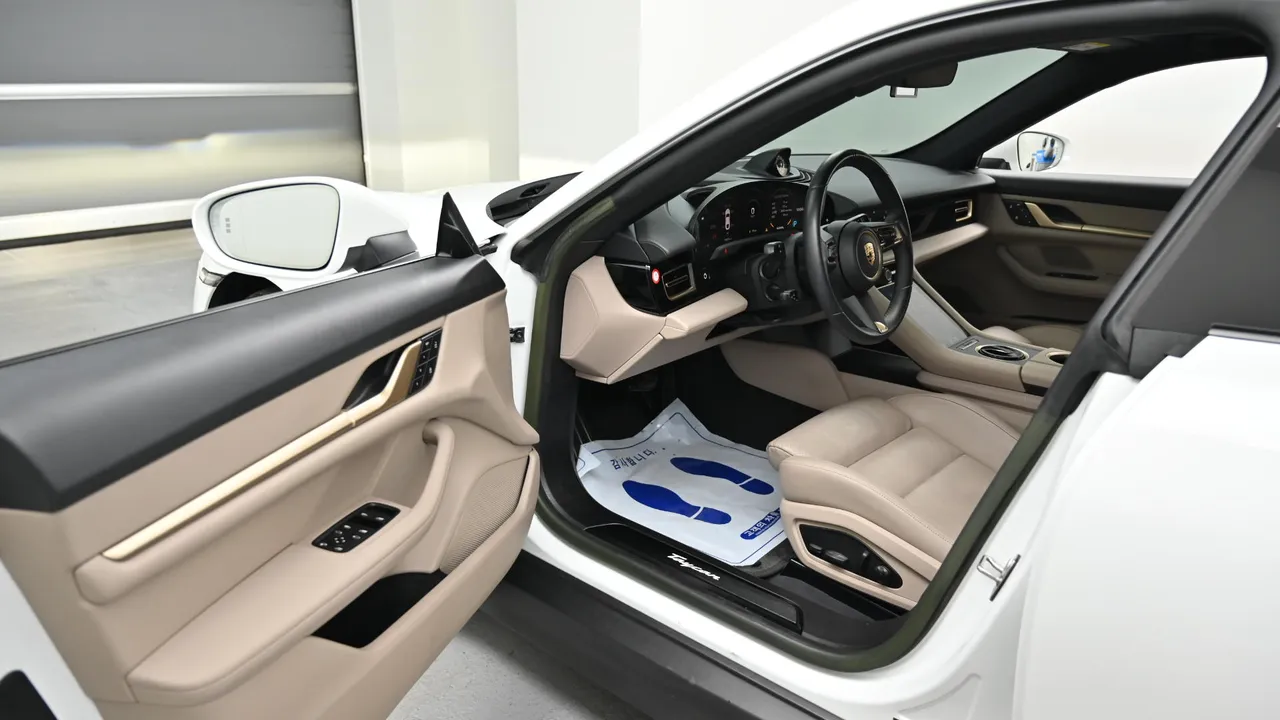 Porsche Taycan — miniaturë 11