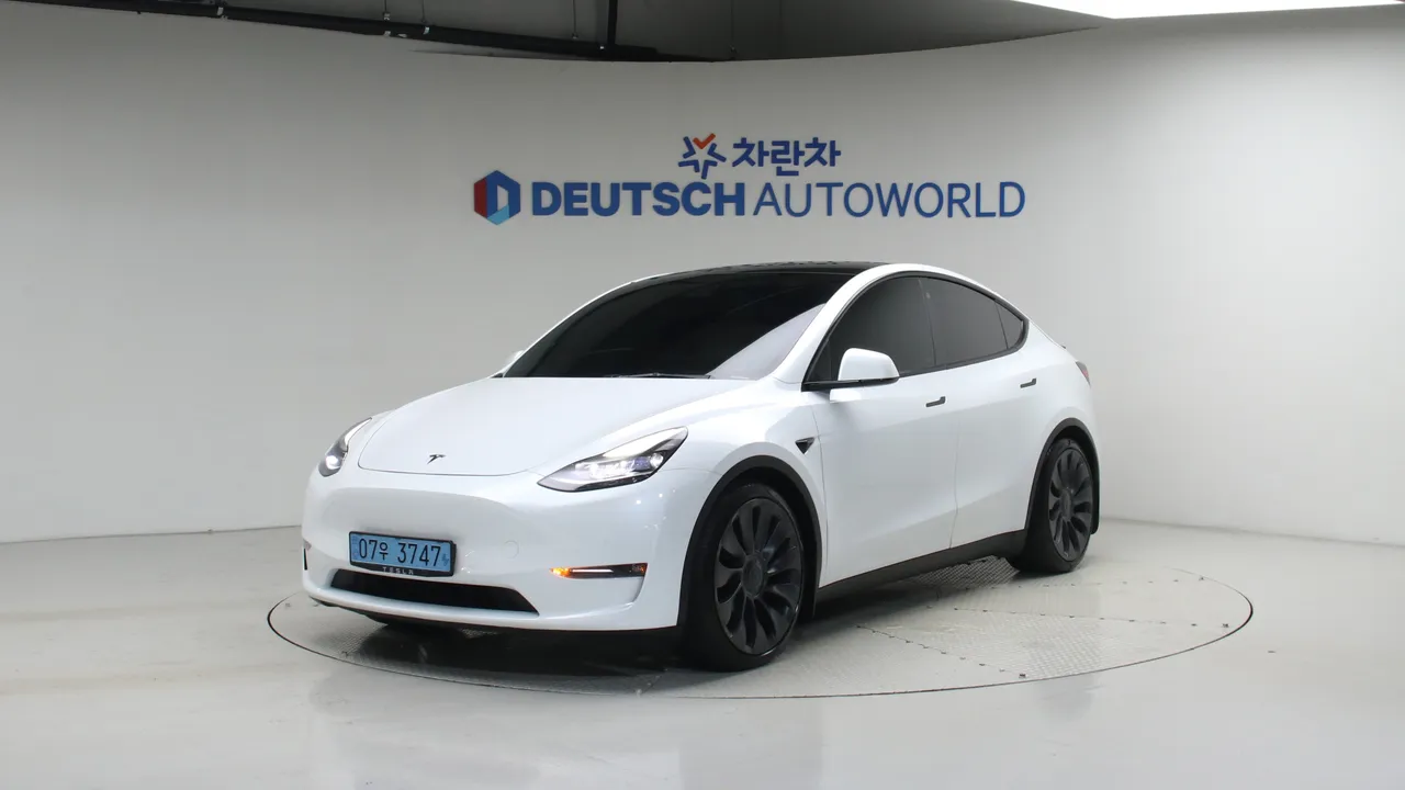 Tesla Model Y, 2021, фотография 2