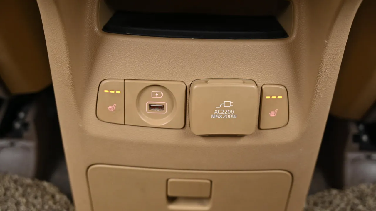 Kia Carnival — miniaturë 16