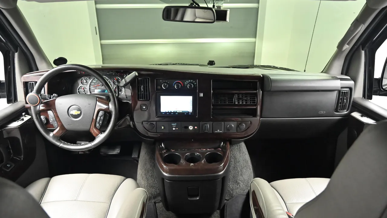 Chevrolet Express — miniaturë 7
