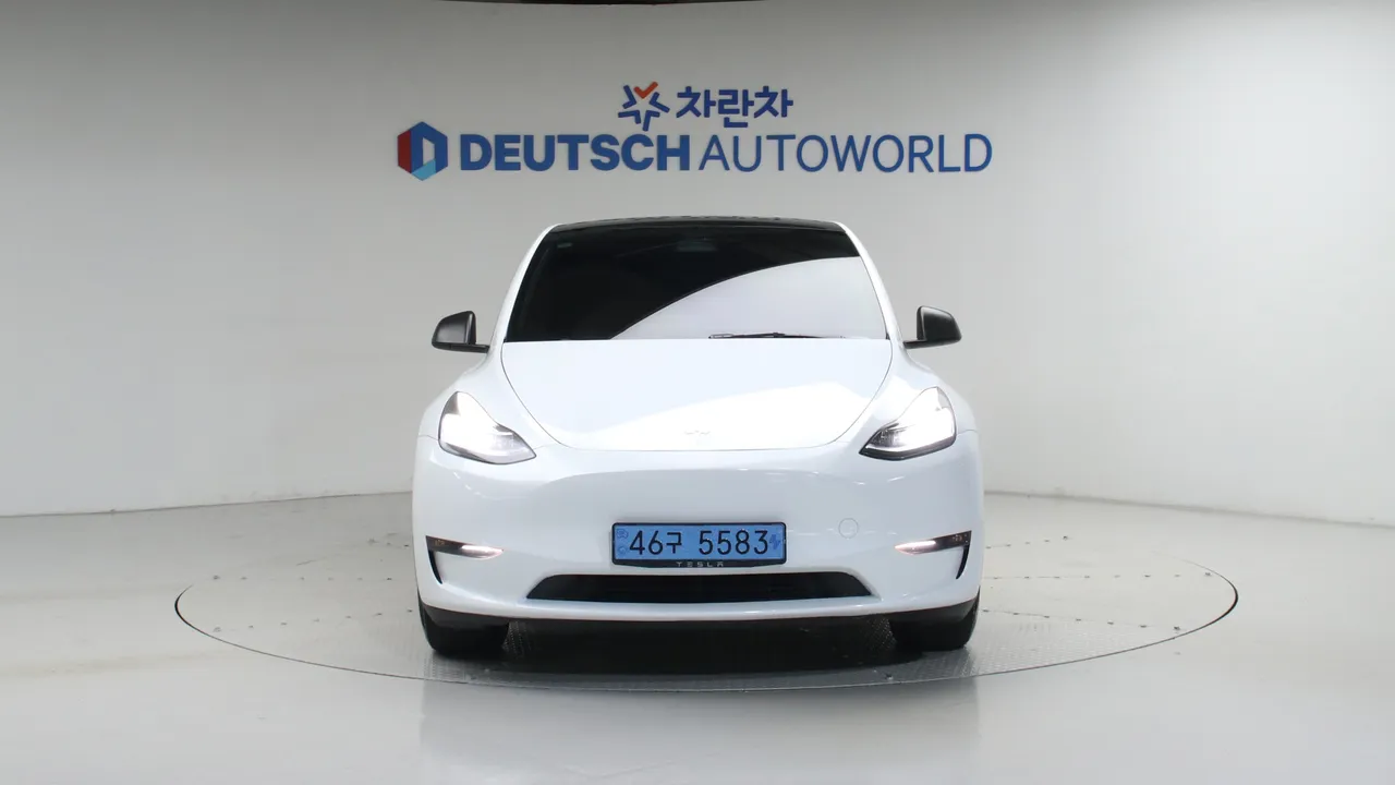 Tesla Model Y — miniaturë 3