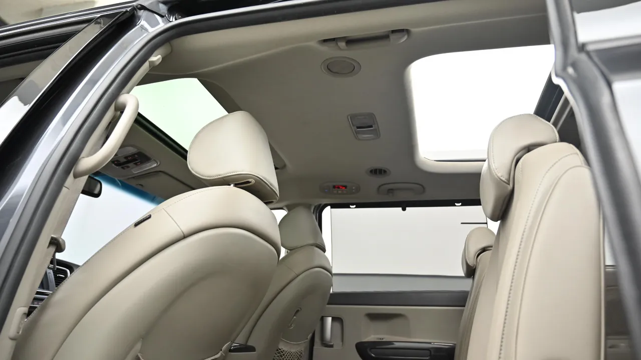 Kia Carnival — miniaturë 36