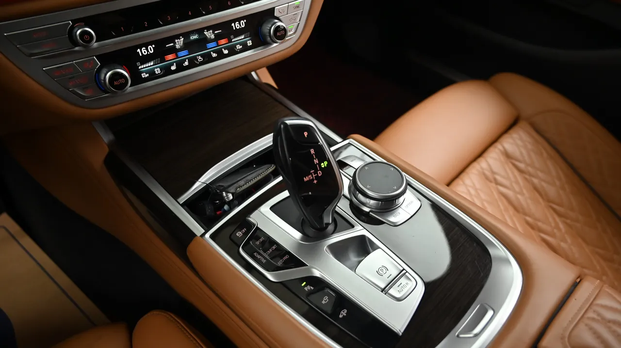 BMW 7er — miniaturë 9