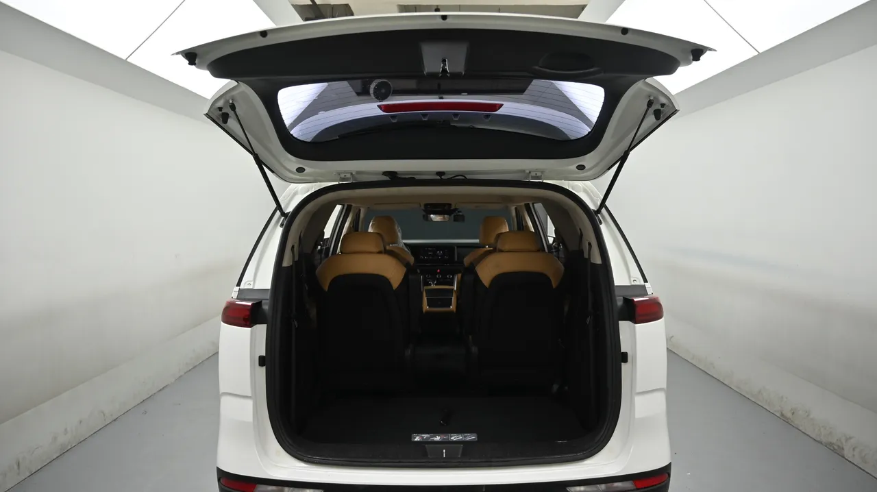 Kia Carnival — miniaturë 19