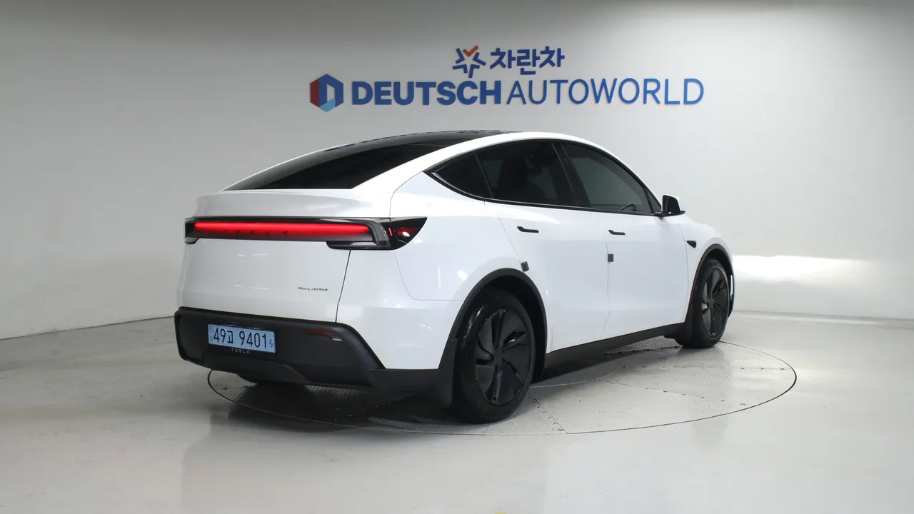 Tesla Model Y — miniaturë 2