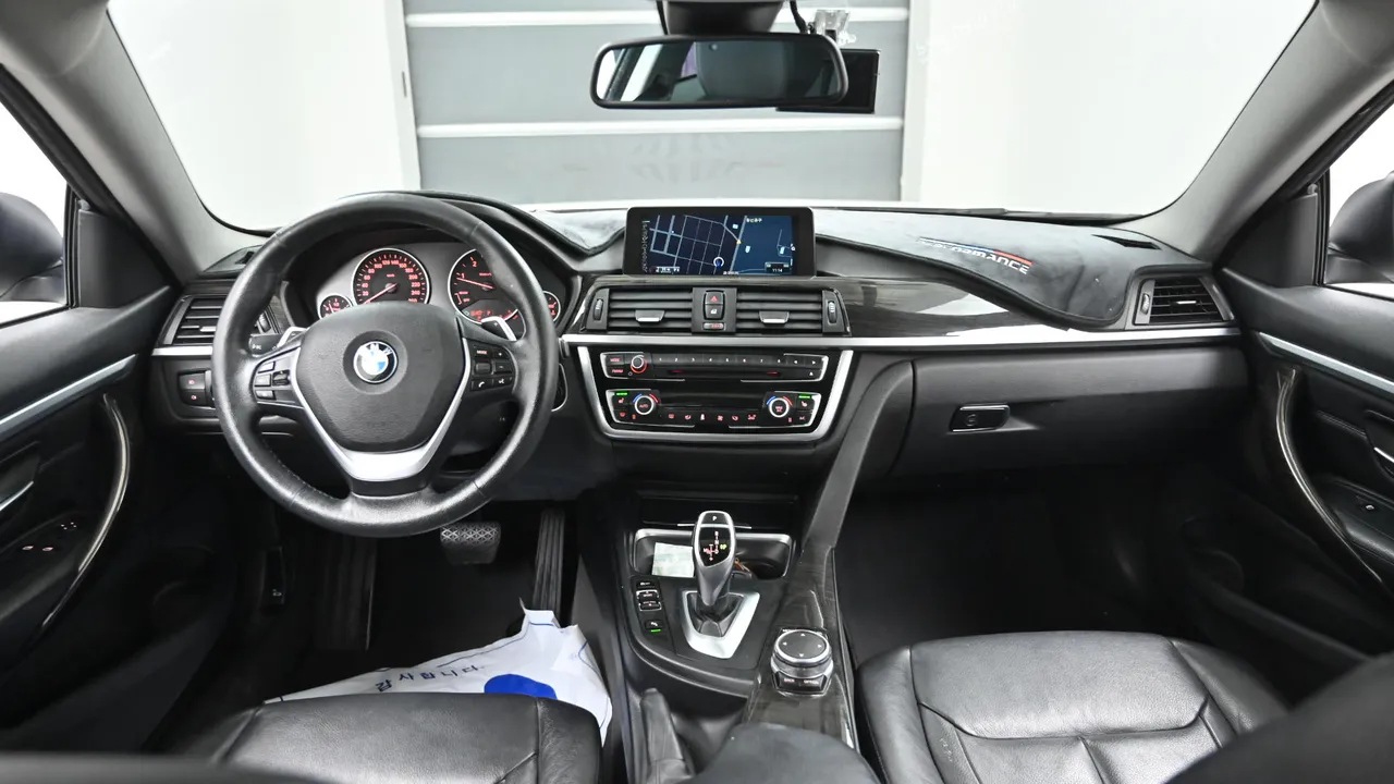 BMW 4 Series (F32) 420d Luxury Coupe