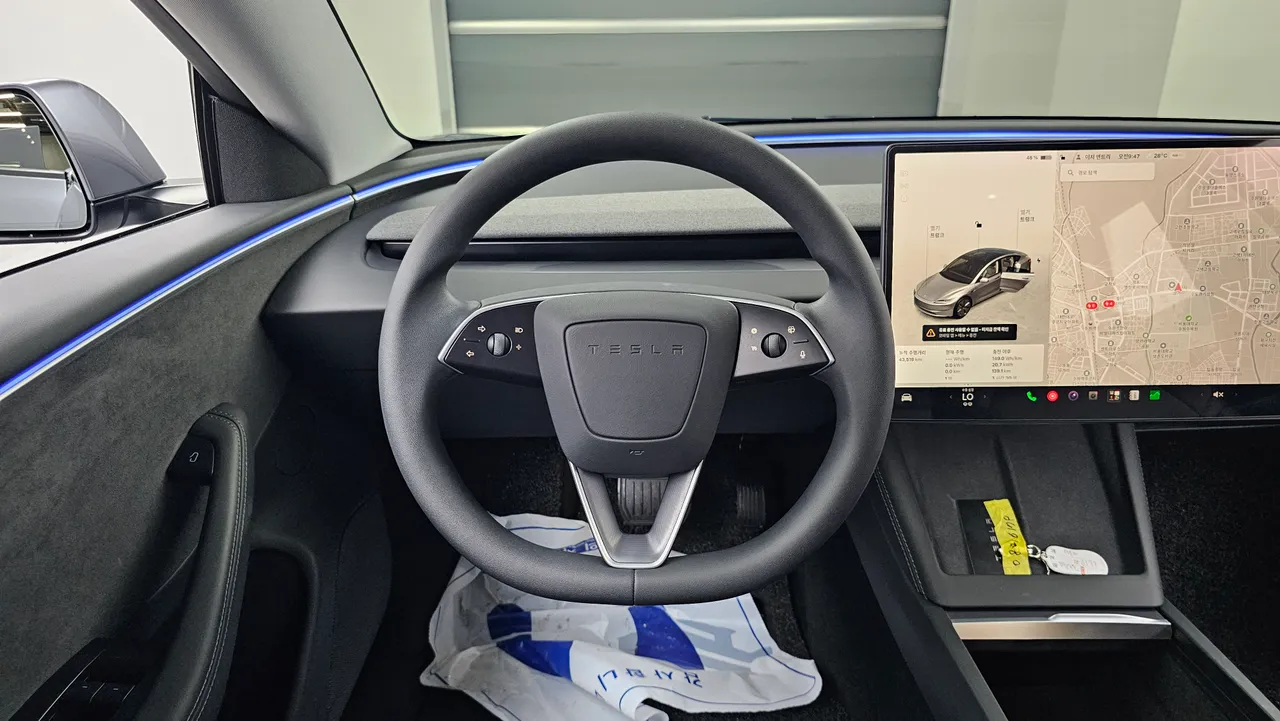 Tesla Model 3 — miniaturë 13