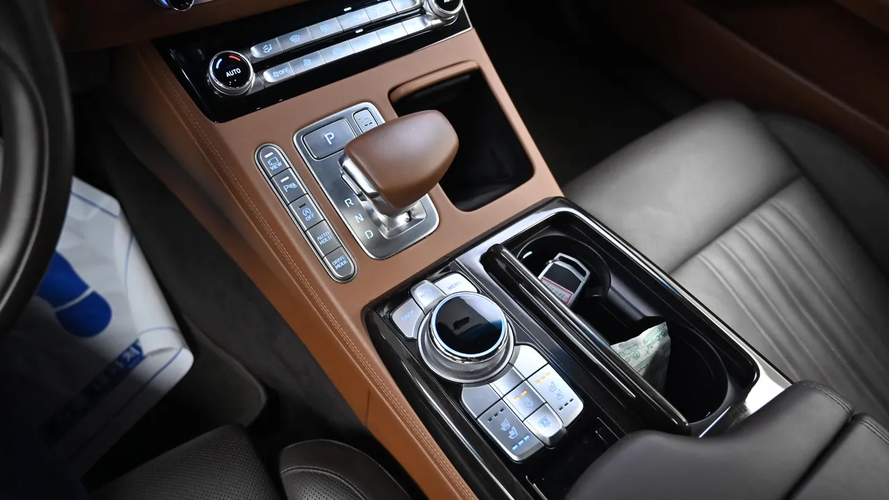Genesis G90 — miniaturë 9