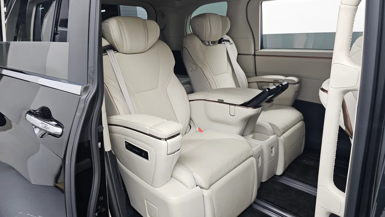 Lexus LM — miniaturë 12