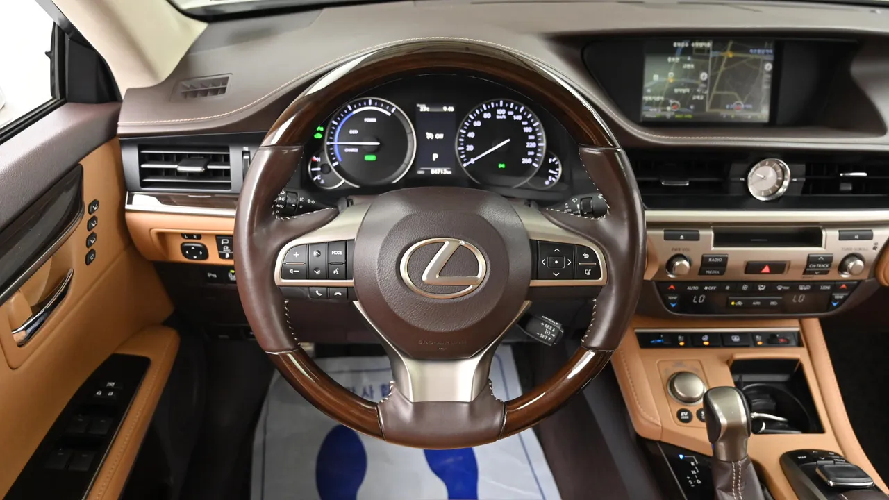 Lexus ES — miniaturë 13