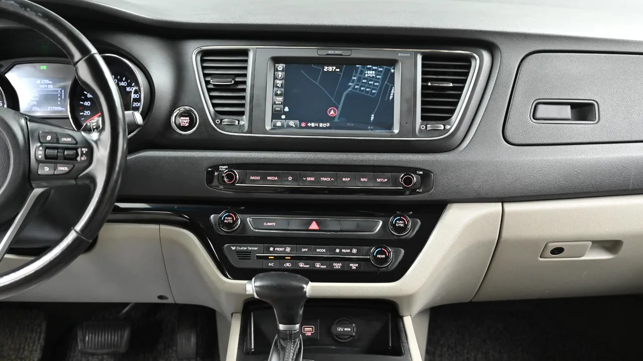 Kia Carnival — miniaturë 14