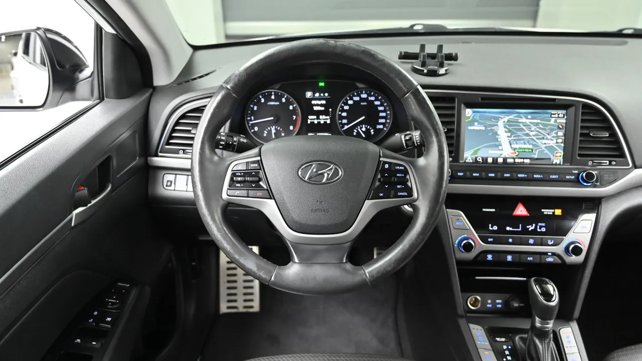 Hyundai Avante — miniaturë 13