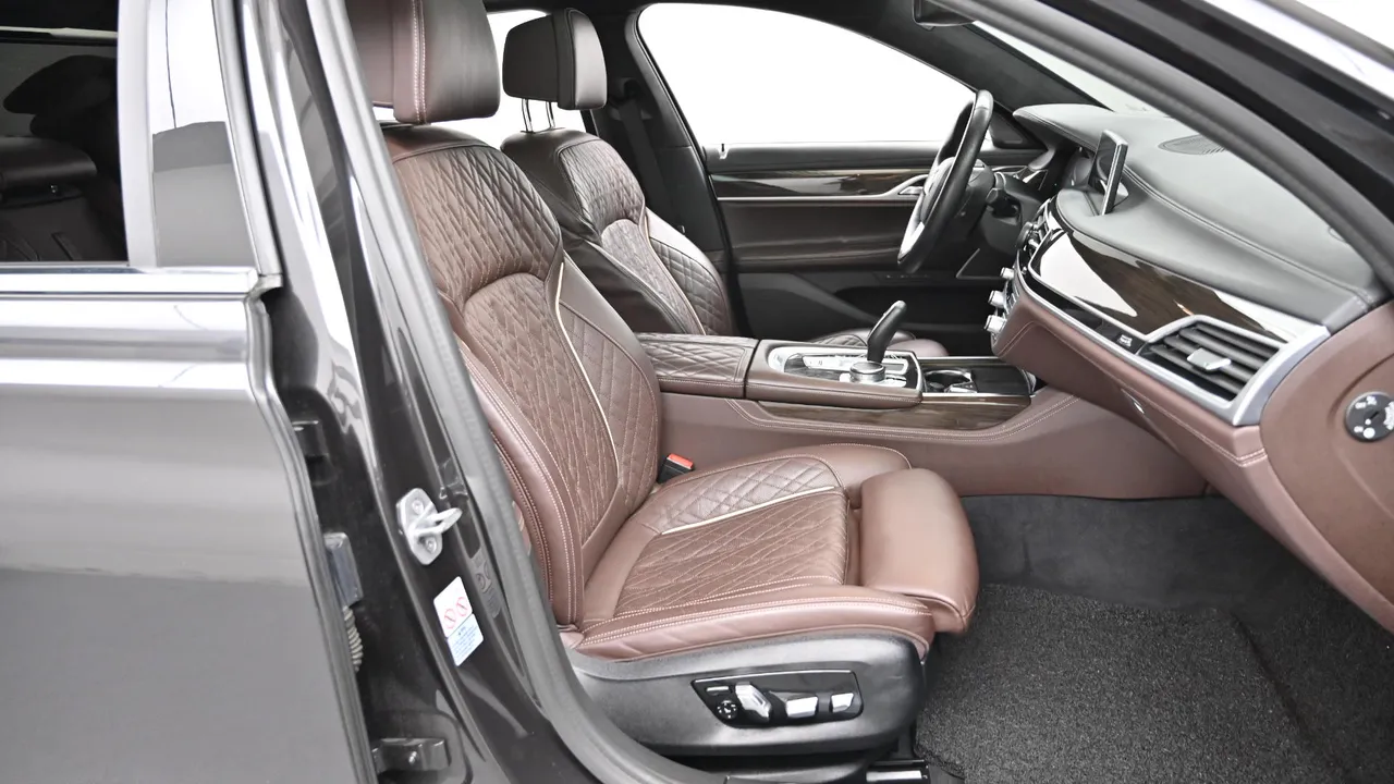 BMW 7er — miniaturë 10