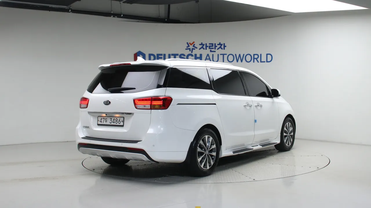 Kia Carnival — miniaturë 2