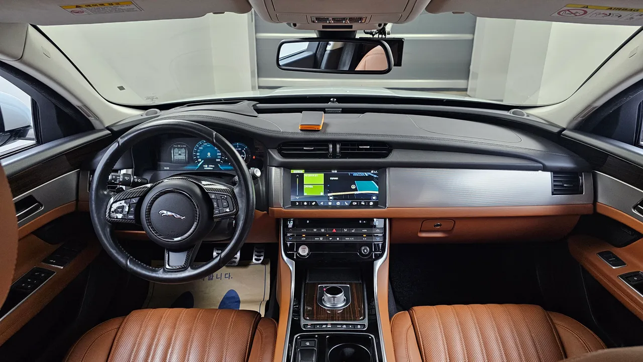 Jaguar XF — miniaturë 7