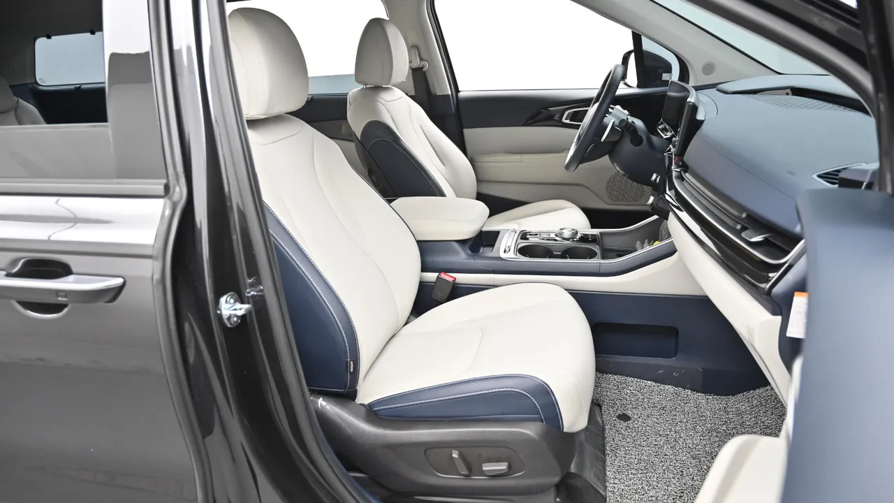 Kia Carnival — miniaturë 10