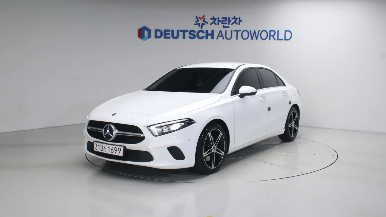 Mercedes-Benz CLA-klasse A250 4MATIC 세단 — foto 1