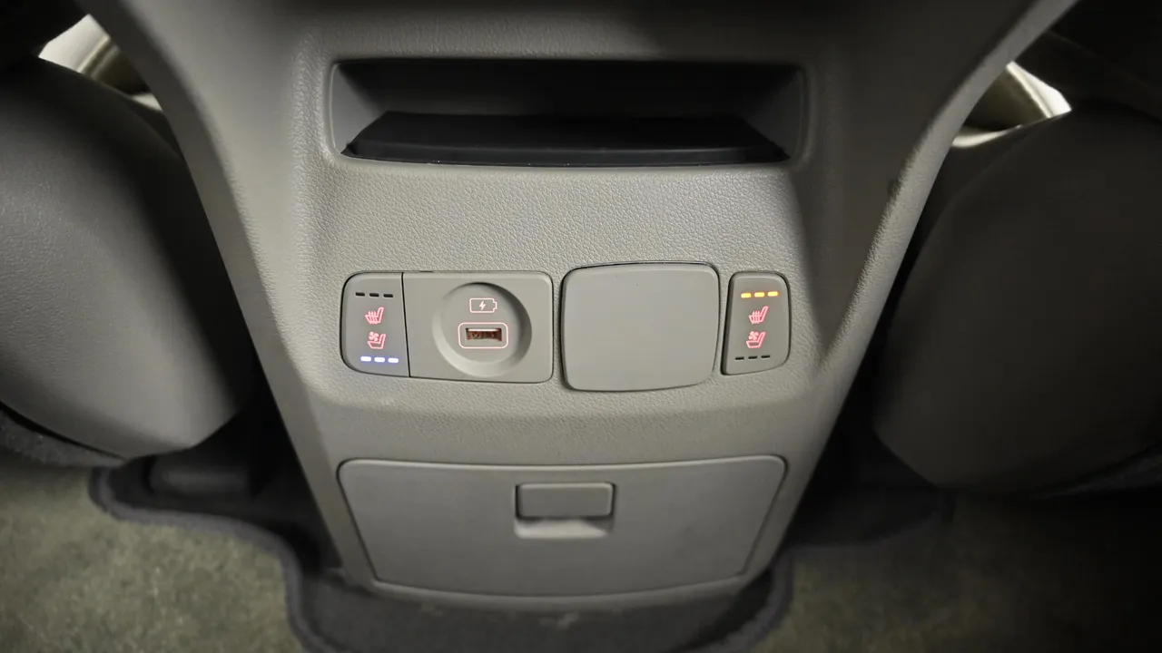 Kia Carnival — miniaturë 16