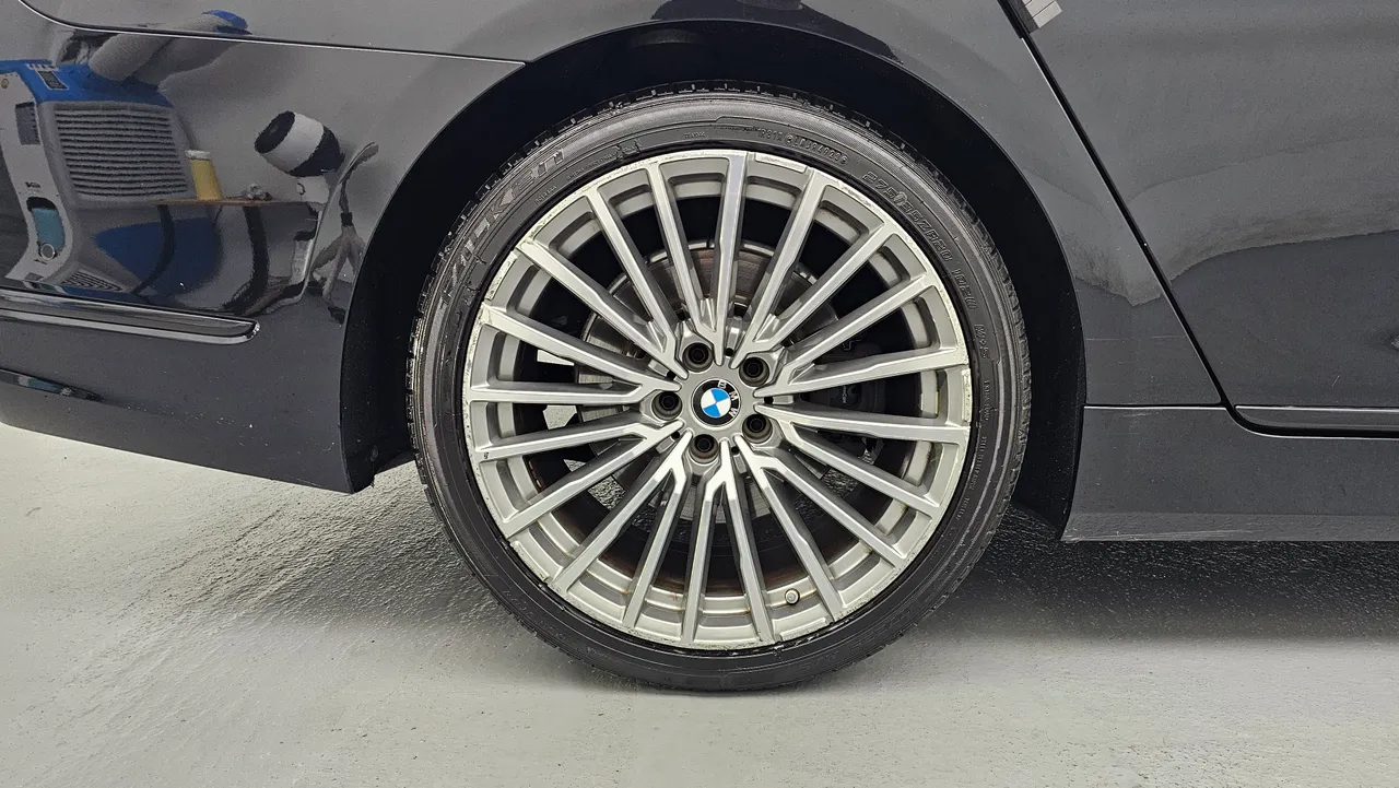 BMW 7er — miniaturë 5