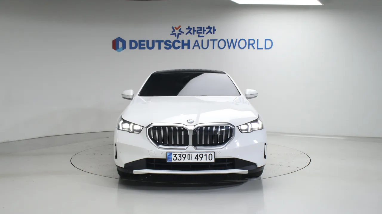 BMW 5 Series (G60) 520i