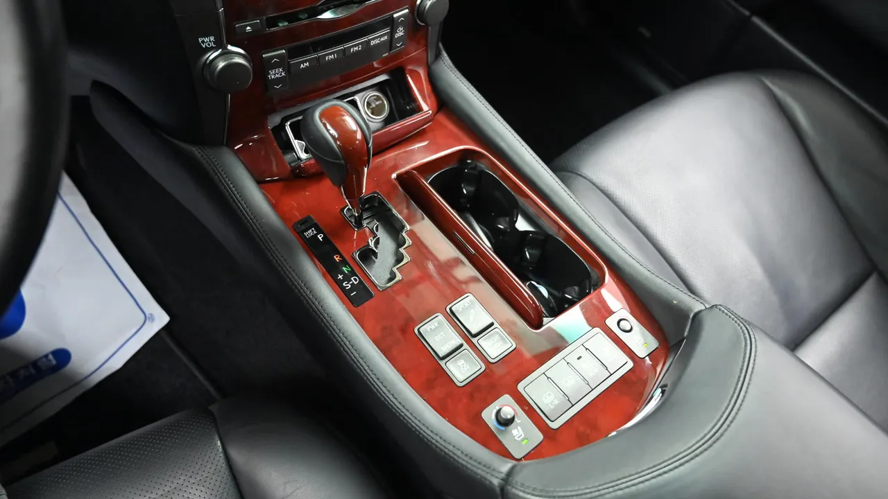 Lexus LS — miniaturë 9