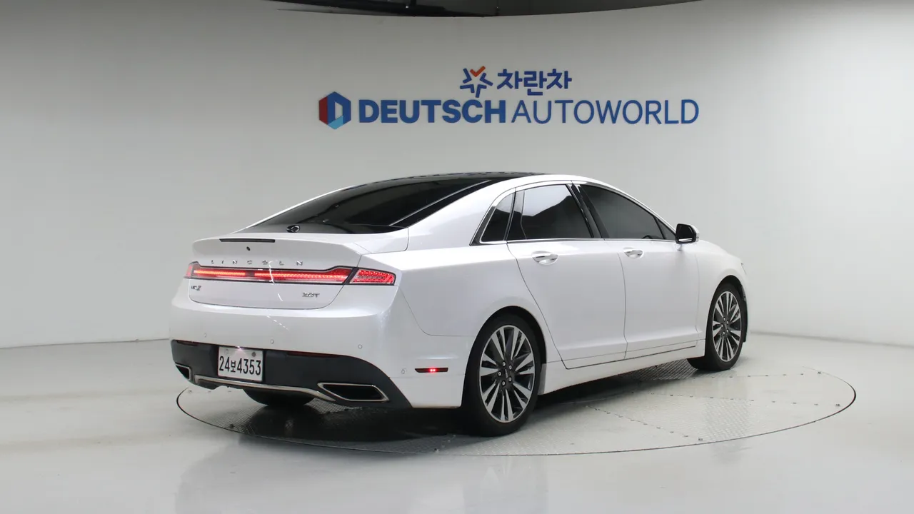 Lincoln MKZ — miniaturë 2