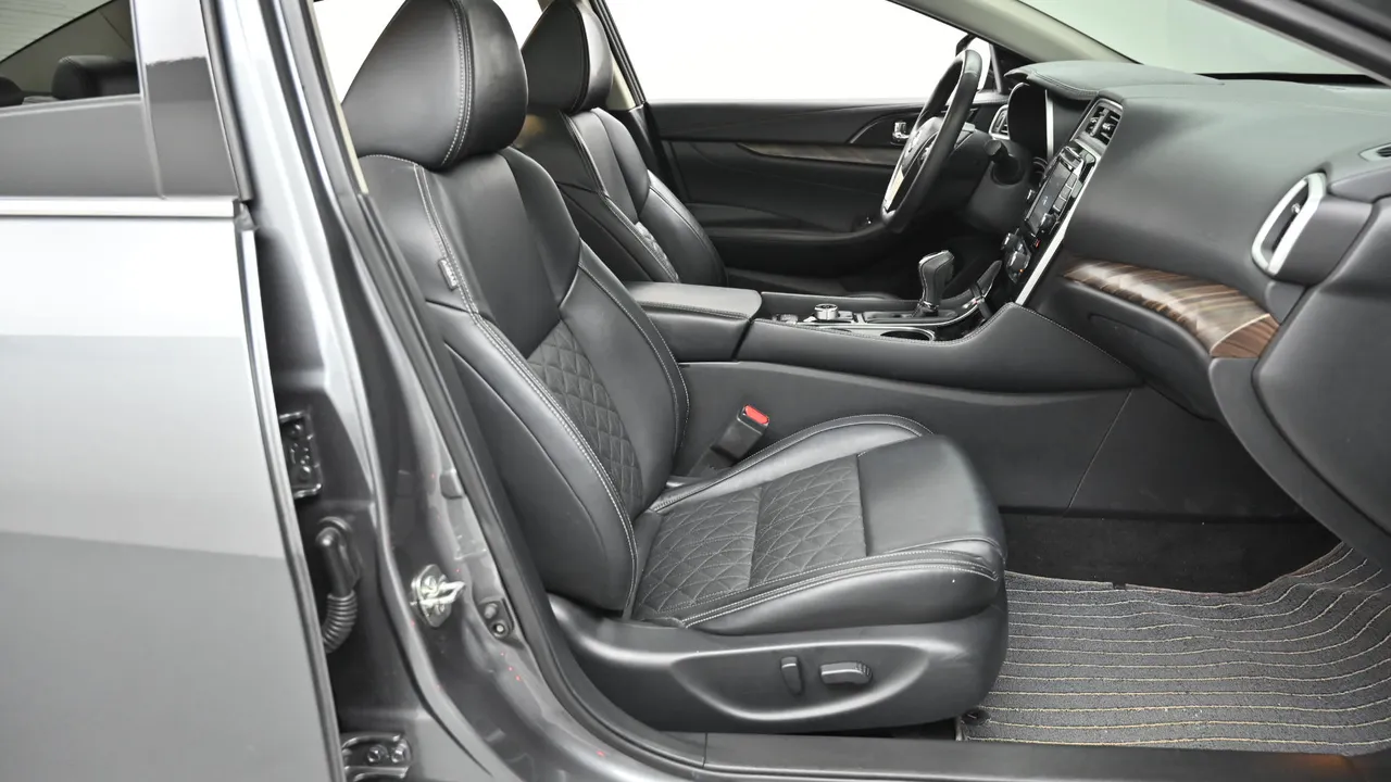 Nissan Maxima — miniaturë 10