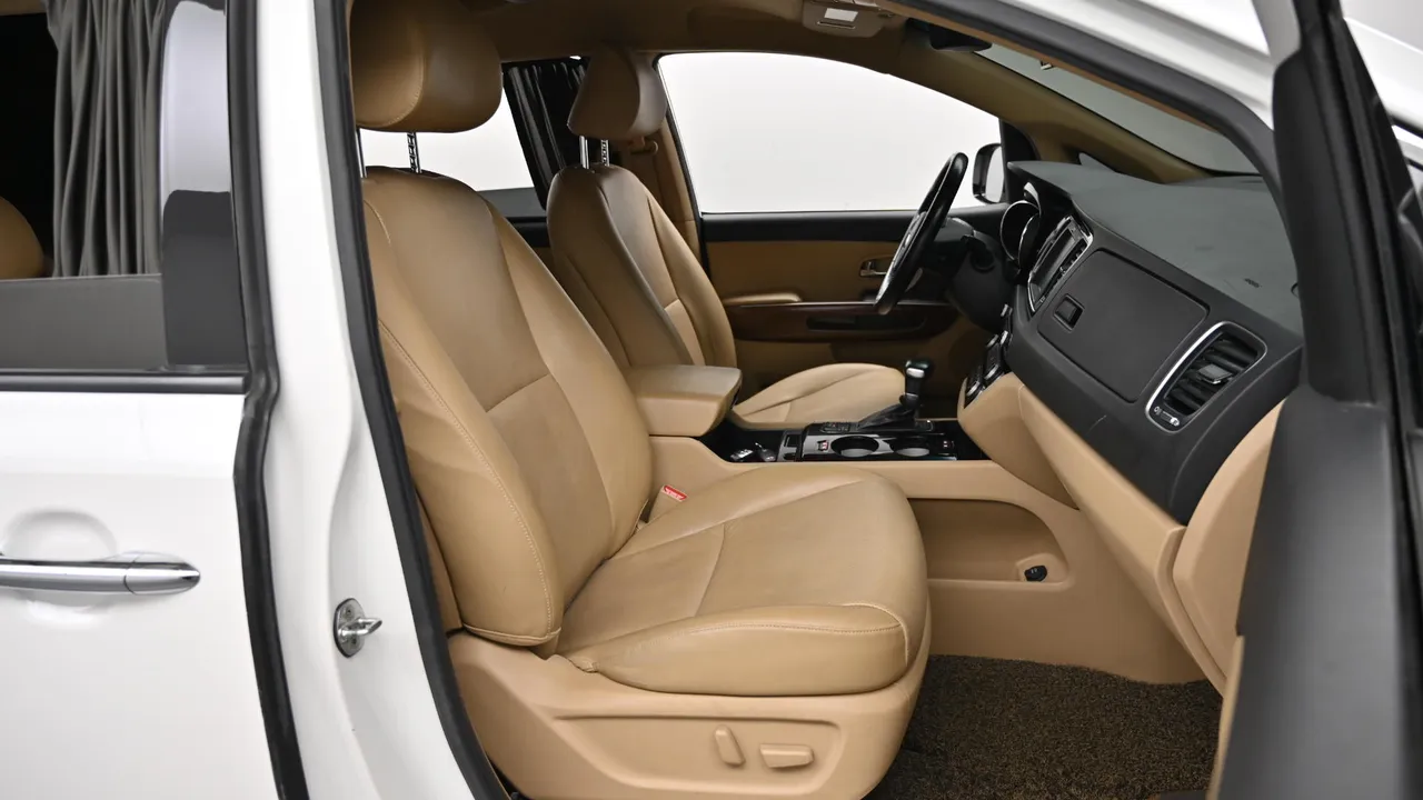 Kia Carnival — miniaturë 10