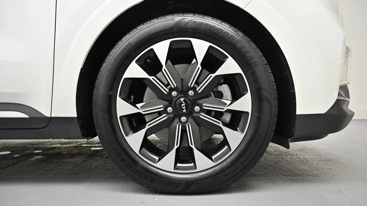 Kia Carnival — miniaturë 5