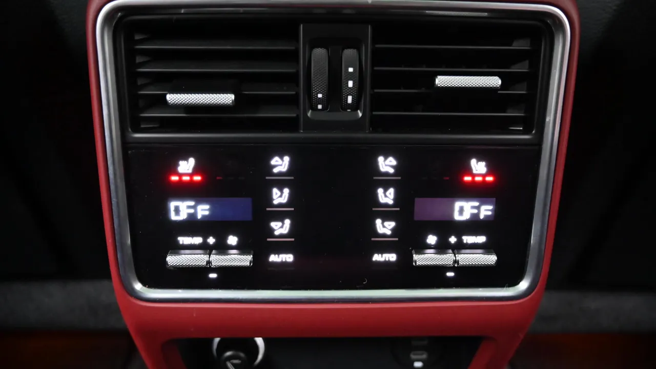 Porsche Cayenne — miniaturë 16