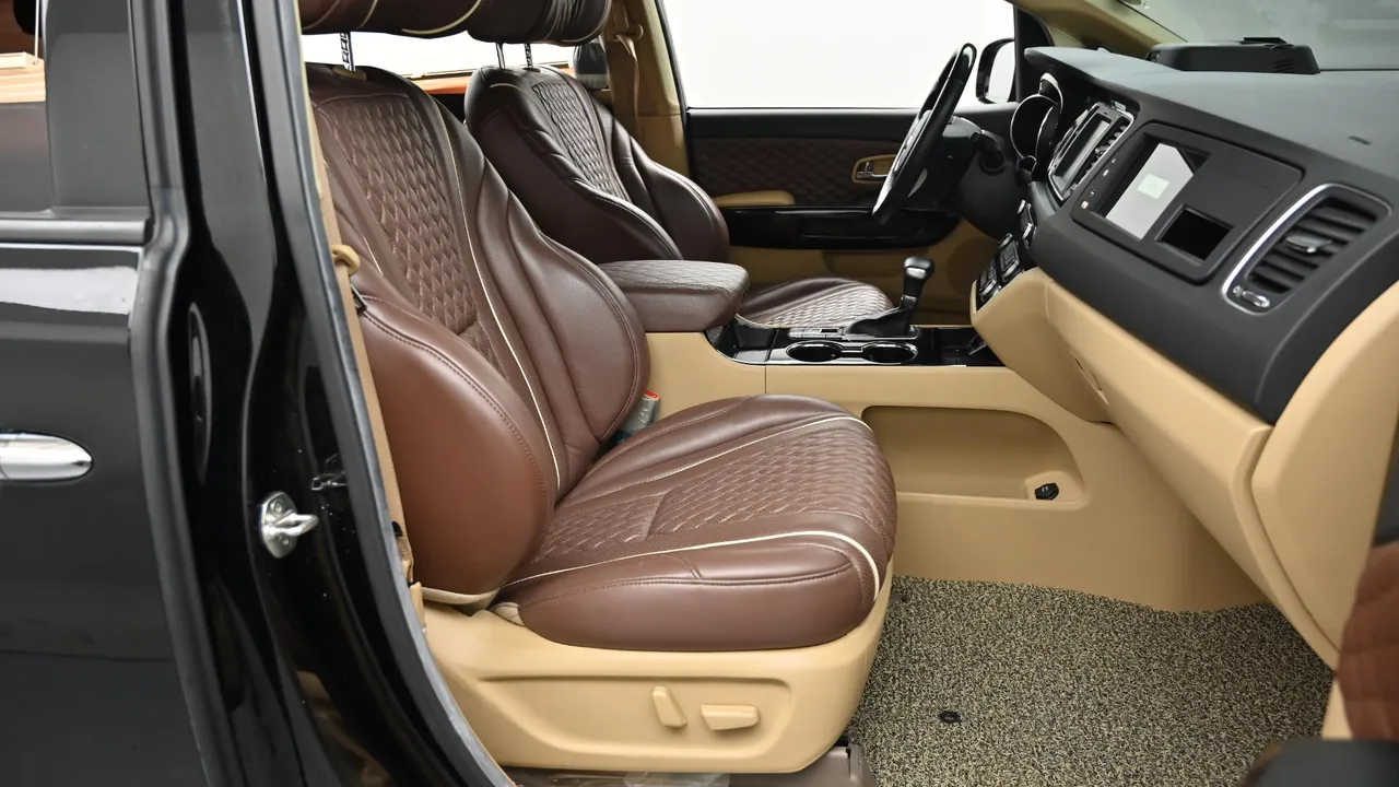 Kia Carnival — miniaturë 10