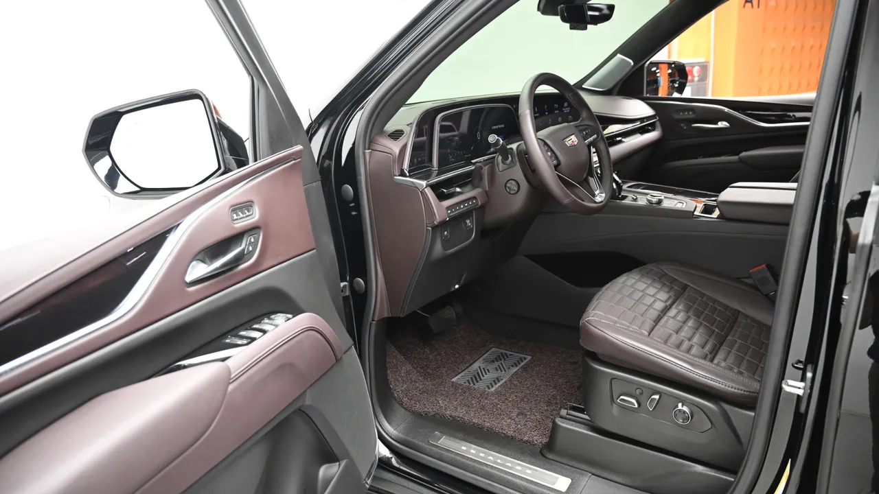 Cadillac Escalade — miniaturë 11