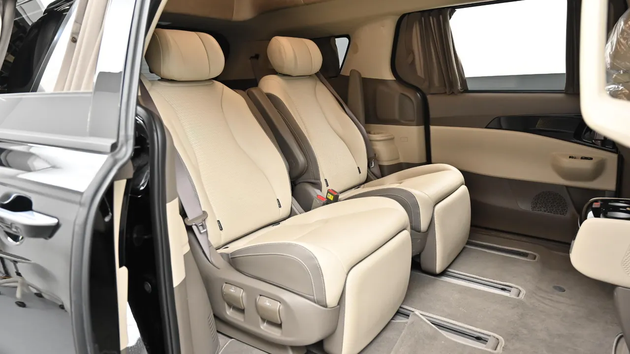 Kia Carnival — miniaturë 12
