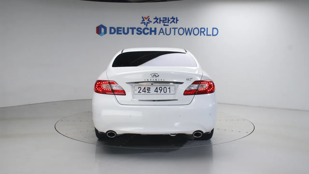 Infiniti M — miniaturë 4