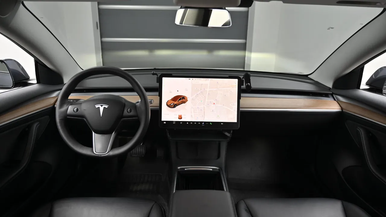 Tesla Model 3 — miniaturë 7