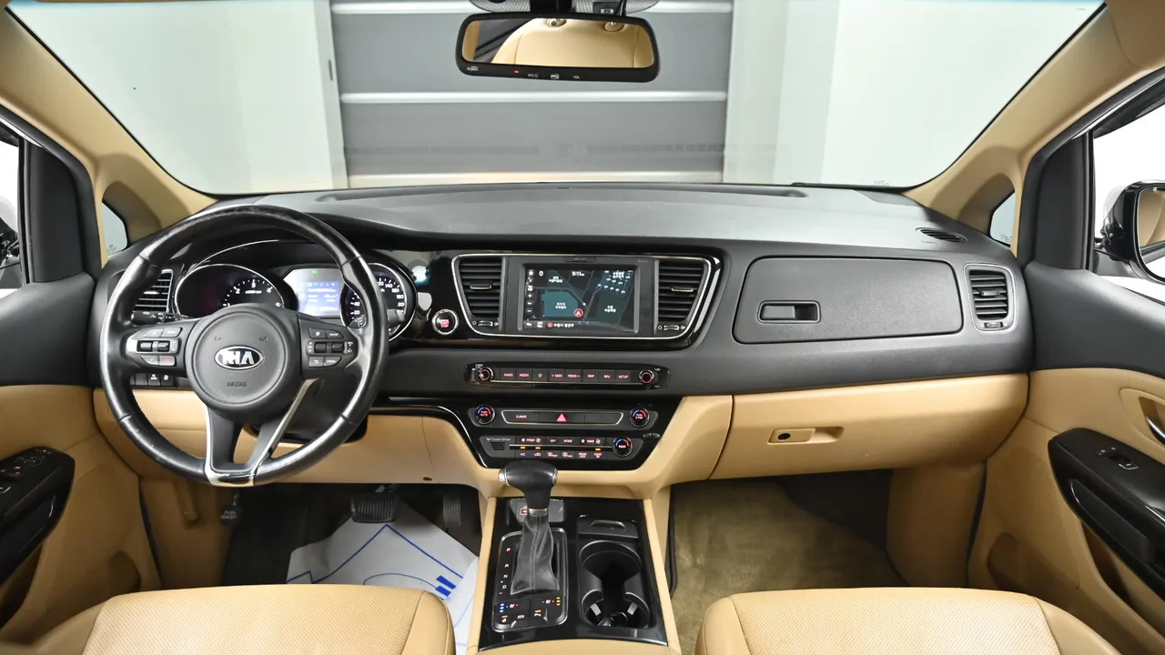 Kia Carnival — miniaturë 7