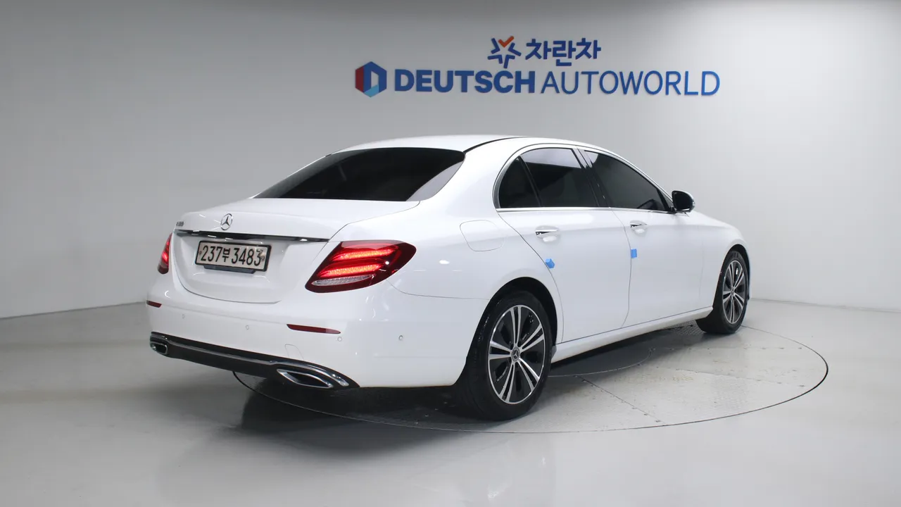 Mercedes-Benz E-klasse — miniaturë 2