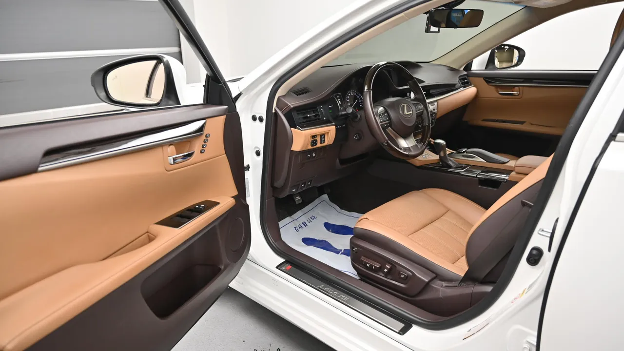 Lexus ES — miniaturë 11