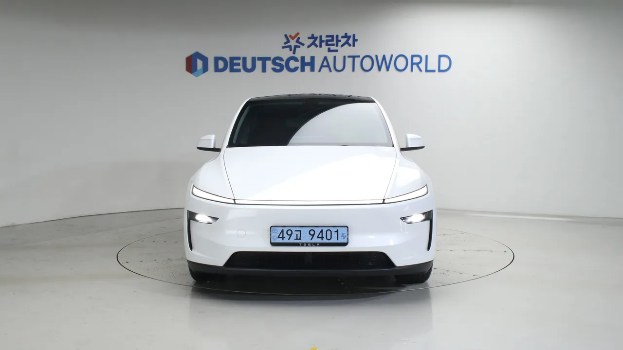 Tesla Model Y — miniaturë 3