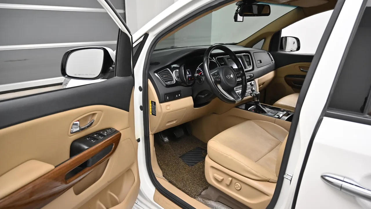 Kia Carnival — miniaturë 11
