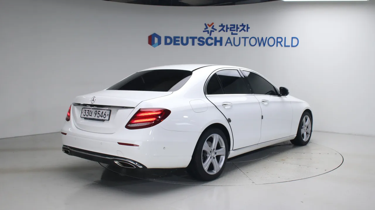 Mercedes-Benz E-klasse — miniaturë 2