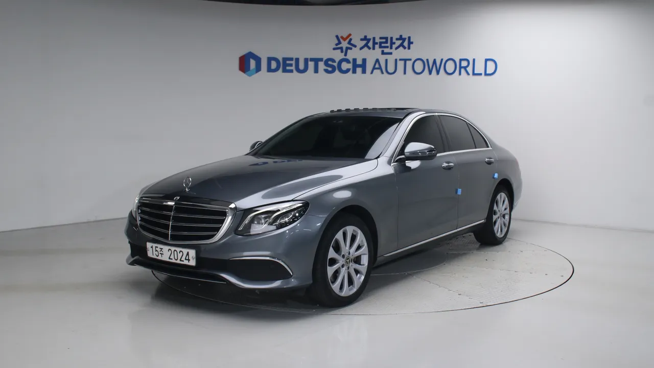 Mercedes-Benz E-klasse E220d 4MATIC 익스클루시브 — foto 1