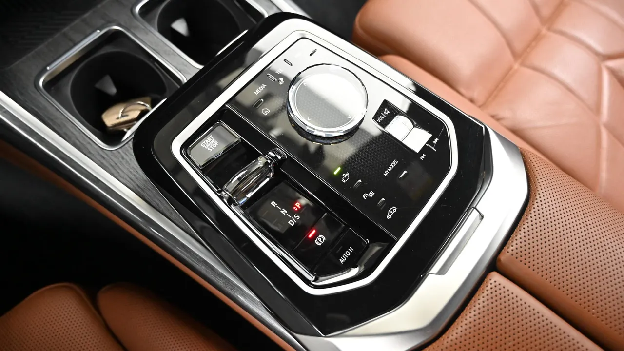 BMW 7er — miniaturë 25
