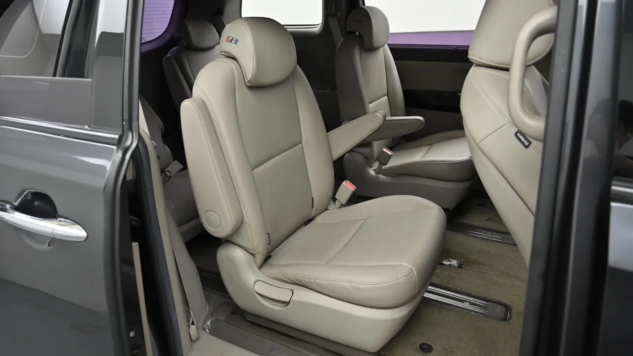 Kia Carnival — miniaturë 12