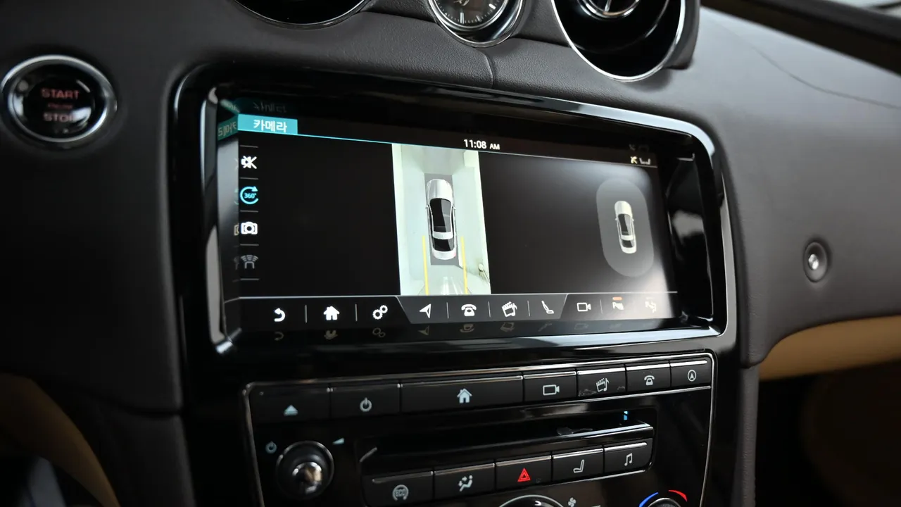 Jaguar XJ — miniaturë 15