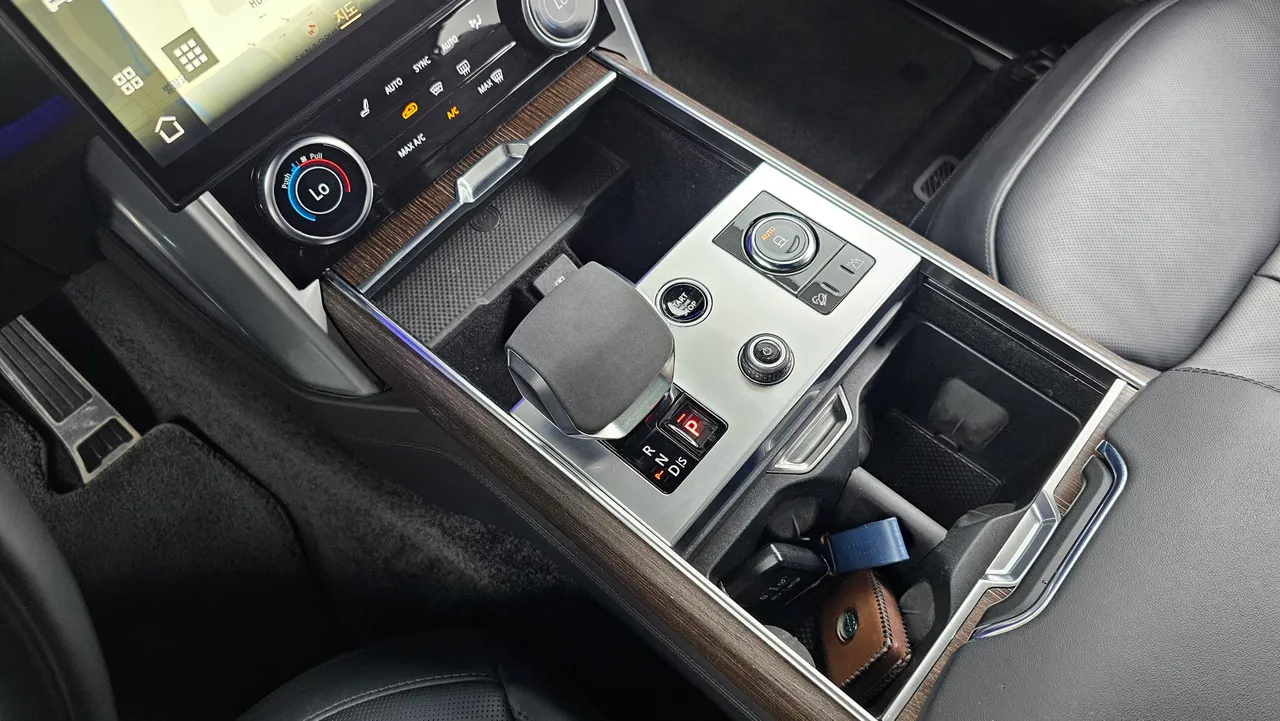 Land Rover Range Rover — miniaturë 9