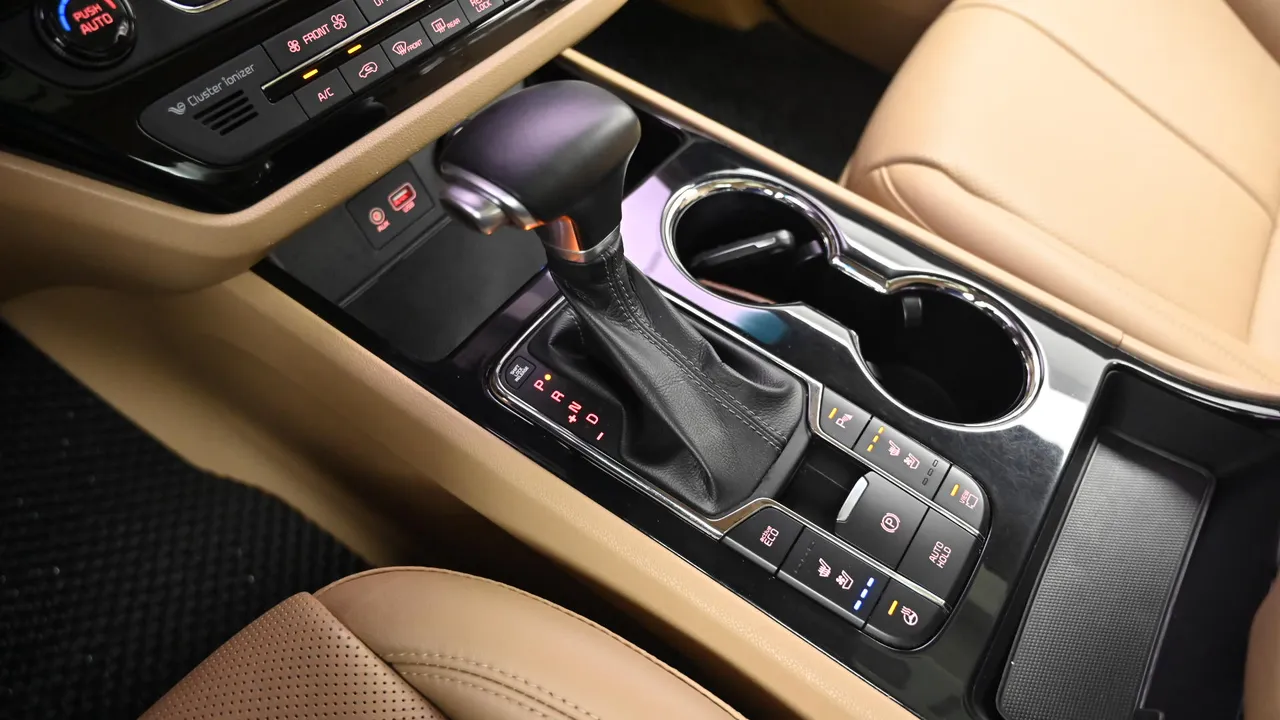Kia Carnival — miniaturë 9